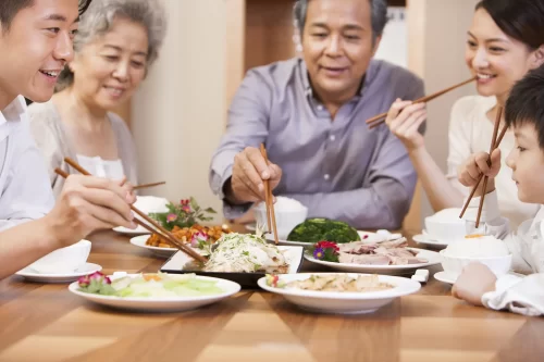مهم‌ترین آداب غذا خوردن در چین
